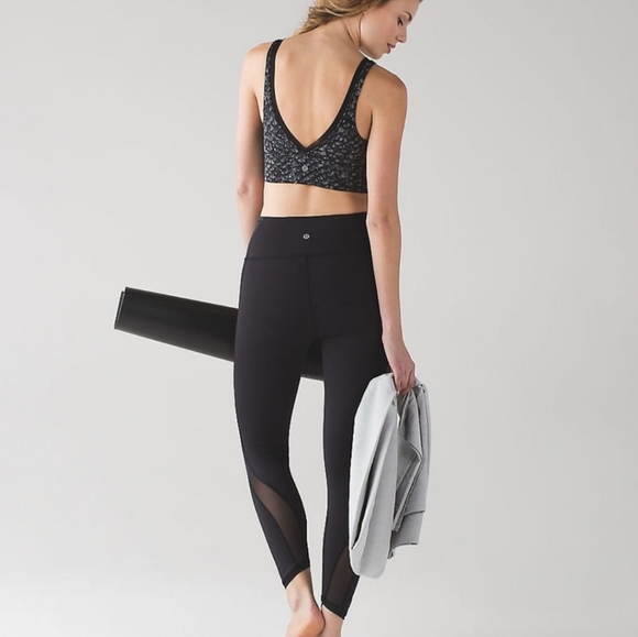 Lululemon sports bra with back detailing - Picture 2 of 5